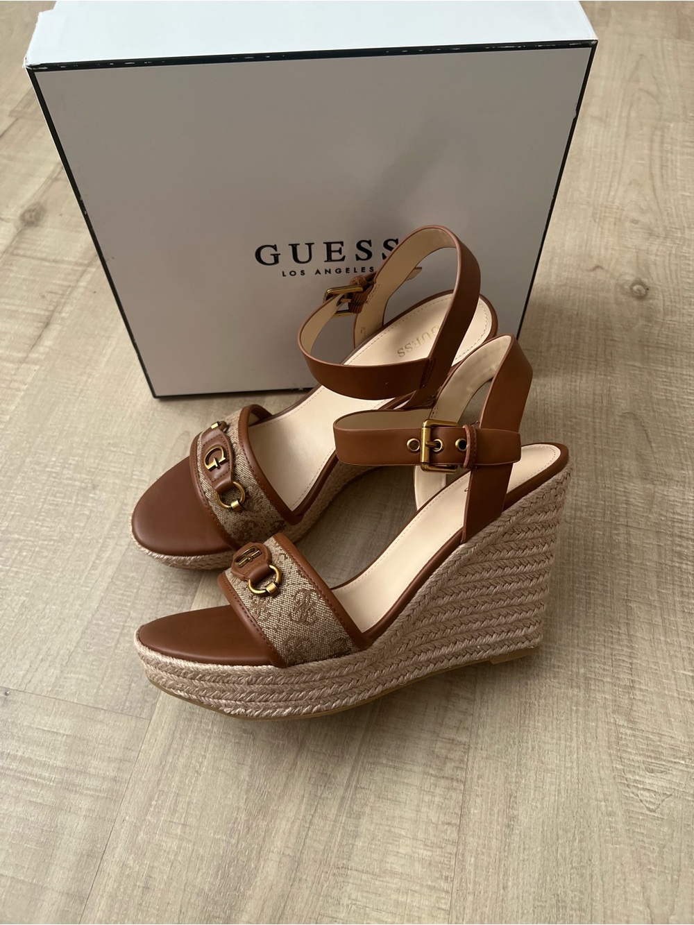 NWT GUESS Brown Leather Logo Platform Sandals